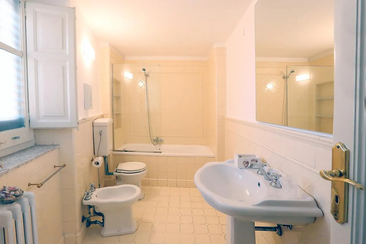Bed and Breakfast Palazzo Napolitano Palermo 0*,  Italia